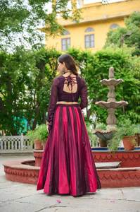 Lanzamiento del Nuevo Diseño Moderno de Lehenga Choli Especial para Navratri, Tela Chiffon con Bordado Kutchi Gamthi - Product Image 3