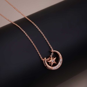 สร้อยคอจี้พระจันทร์และดวงดาวโลหะผสมคุณภาพสูง ประดับด้วยเพชรคิวบิกเซอร์โคเนีย (AD) ชุบทอง เหมาะสำหรับสวมใส่ทุกวัน - Product Image 1