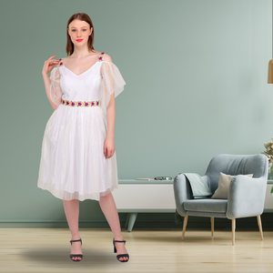 Vestido de noche de tul blanco elegante hecho a mano para mujer correas adornadas florales y mangas con volantes para fiestas informales de fin de semana - Product Image 1