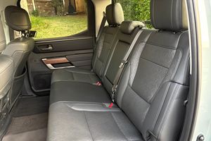 Toyota Tundra Limited CrewMax 4x4 2022, Gasolina, Bajo Kilometraje - Product Image 4