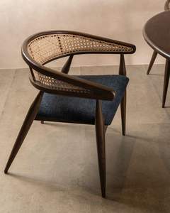 เก้าอี้เท้าแขนทำจากไม้สไตล์โมเดิร์นกลางศตวรรษพร้อมพนักพิงหวายโค้งและเบาะหนังรองนั่งสำหรับห้องรับประทานอาหารหรือพื้นที่เลานจ์ - Product Image 5