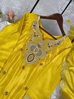 Elegante Completo Sharara Giallo Senape con Intricati Ricami a Specchio e Filo