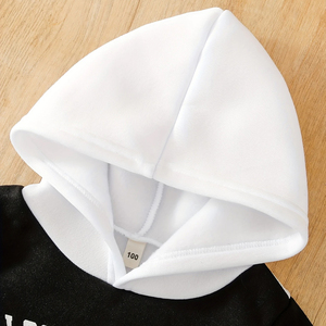 Garçons automne et hiver noir et blanc lettre motif peluche haut chaud et pantalon noir ensemble deux pièces pour l'extérieur - Product Image 3