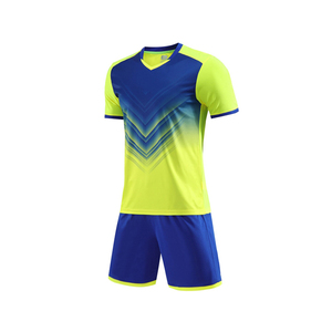 2025 nouveau Design ensembles d'uniformes de football personnalisés maillot de football sublimé respirant entraînement à manches courtes maille équipe personnalisée - Product Image 4