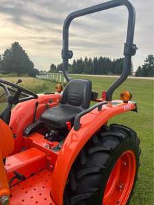 Tractor Agrícola Kubota L3200D 4x4 Usado, 60HP, 2001-4000 Horas, con Entrega Rápida y Rendimiento Confiable, en Venta - Product Image 4