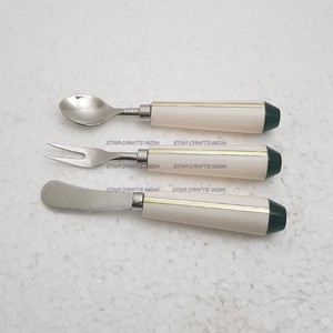 Juego de cuchillos de queso de acero inoxidable con mango de resina de diseño rojo hermoso de alta calidad de tres nueva producción de STAR CRAFTS INDIA - Product Image 5