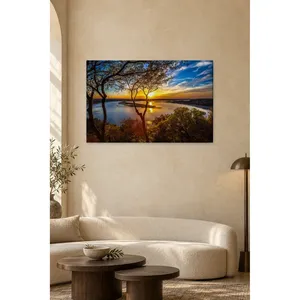 Impresión en lienzo de Fida: Atardecer a través de árboles sobre un lago - Product Image 2