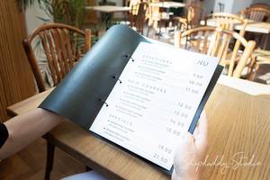 Couverture de menu A4 en cuir pour restaurants et hôtels LMC-0087 avec pages intérieures et design Booklike - Product Image 2