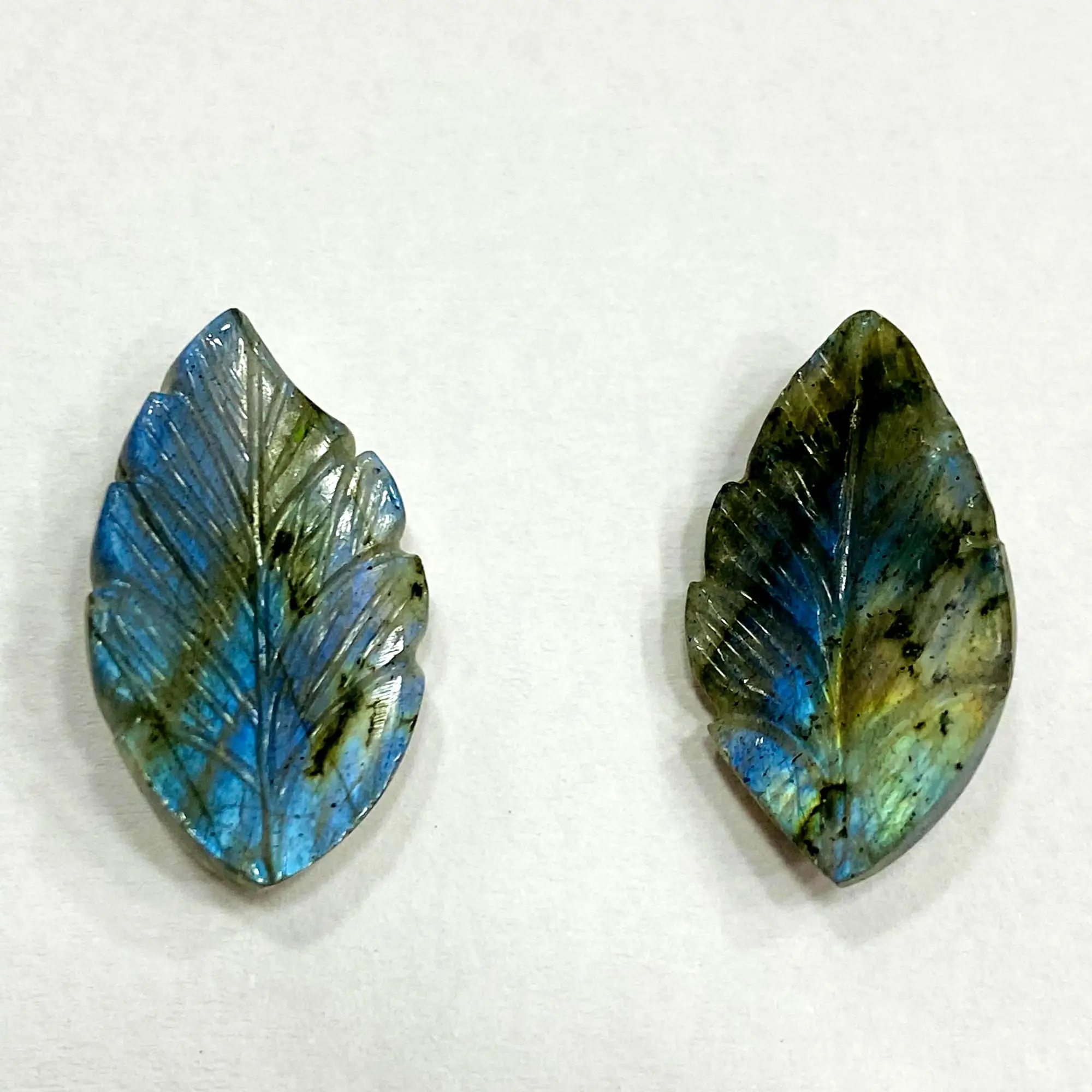 Sculptures de feuilles de labradorite en cristal naturel sculptées à la main pierres précieuses en vrac de taille calibrée et libre pour la fabrication de bijoux