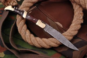 Couteau pliant fait main damas acier à haute teneur en carbone gaine en cuir de poche personnalisable couteau utilitaire manche en bois supporté OEM - Product Image 5