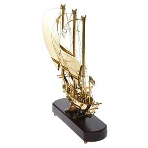 งานฝีมือเรือโลหะสีทองหรูหราพร้อมฐานไม้ ของตกแต่งบ้านสไตล์โมเดิร์นสำหรับห้องนั่งเล่น - Product Image 4
