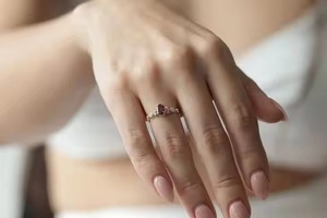 Bague grenat 6x4mm originale en or 10 ct 14 ct 18 ct, diamant Moissanite taille ronde fait à la main, meilleur cadeau de fête des mères pour les fiançailles de mariage - Product Image 2