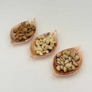 Plato de Frutos Secos de Lujo con Diseño de Hojas, Bañado en Cobre, con Bandeja de Madera, Estilo Vintage Victoriano, con Patrón de Hojas Ornamentales Perforadas - Product Image 3