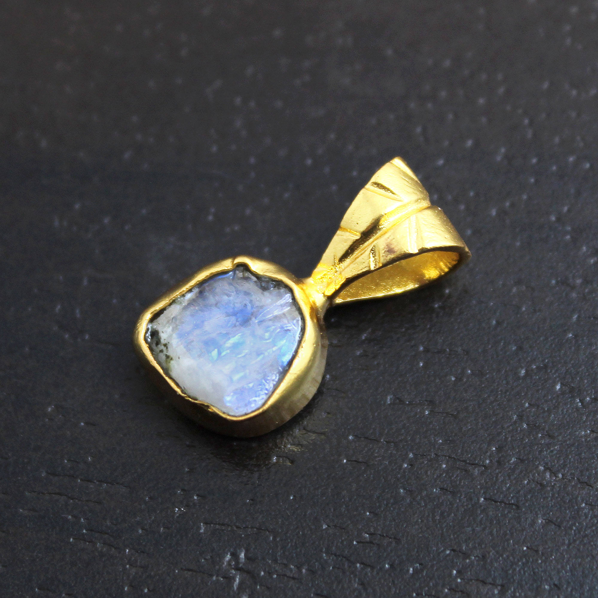 Pierre de lune blanche arc-en-ciel