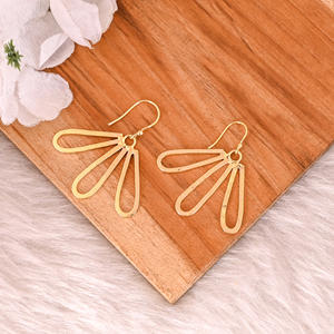 Venta al por mayor lote 25 pares elegante hecho a mano Latón chapado en oro Media Flor alambre aro pendiente moda aniversarios fiestas regalo - Product Image 3