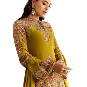 Kurta imprimé en crêpe vert Mehendi en gros avec Sharara Chinon Dupatta imprimé pour la fête de mariage et les commandes personnalisées - Product Image 4