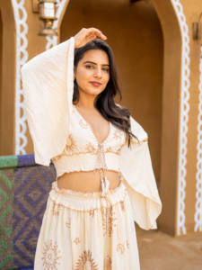 Robe longue bohème en coton blanc et vert brodée, fluide, pour l'été, les vacances et les occasions spéciales - Product Image 3