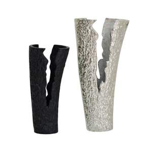 Vase à fleur en métal décoratif fait à la main de luxe Vase d'art moderne artisanal pour les intérieurs de maison élégants - Product Image 4