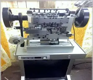 Máquina para fazer correntes de caixa