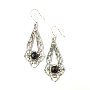 Boucles d'oreilles pendantes en or 14 carats avec émeraude et diamant, onyx noir serti clos, forme goutte d'eau, style tendance - Product Image 1