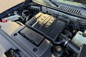 Vehículo Usado a Precio Accesible - Volante a la Izquierda |   Volante a la derecha |   LINCOLN NAVIGATOR RSS 4×4 2010 con 31 mil millas - Product Image 5