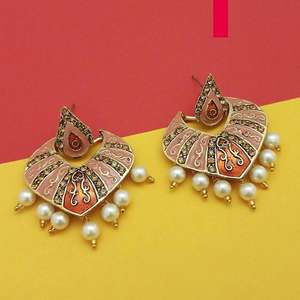 Pendientes colgantes finos Kriaa piedra austriaca naranja Meenakari modelo 1314237B - Product Image 1