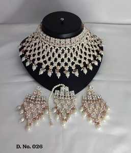 Nouveau design plaqué or traditionnel goutte perle et pierre cloutée boucle d'oreille Mangtika collier ras du cou ensemble et ensemble de bijoux pour femmes - Product Image 3