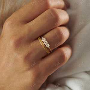 Diamant de laboratoire élégant taillé en baguette 0.25CTW plaqué or jaune serti de griffes empilable Design géométrique mariage minimaliste - Product Image 3