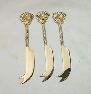 Cuchillo de acero inoxidable para queso, esparcidor de queso con mango hecho a mano, latón antiguo, diseño único ético del sol - Product Image 6