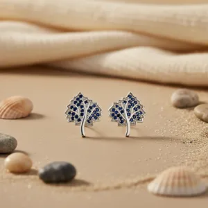 Boucles d'oreilles clous tendance pour femme en argent 925 avec saphir bleu et placage or 18 carats, diamant taille émeraude comme pierre principale - Product Image 1
