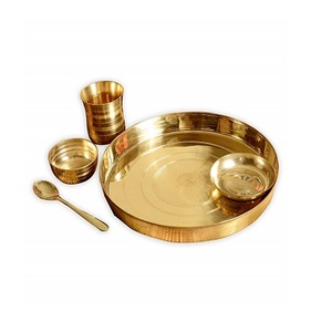 Ensemble en laiton fait main de vaisselle de taille adaptée aux besoins du client par forme ronde de Thali de couleur d'or pour le mariage et l'usage de partie - Product Image 4