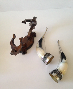 Natural Decorative Viking Drinking Horn Polished Shell Religious Style Metal Unique Wooden Stand Religious Modern Design - Product Image 2