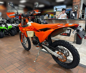 OFERTA AL POR MAYOR: Motocicleta KTM 500 EXC-F SIX DAYS ENDURO 2025 de 6 Velocidades, 100% Auténtica - Product Image 4