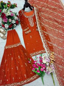 Lancement d'un nouveau design tendance : Ensemble Top, Sarara et Dupatta en Georgette de renard, prêt à porter, look design - Product Image 4