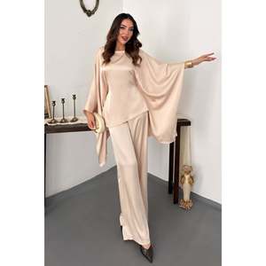 Traje con Capa Beige - Beige - Product Image 1