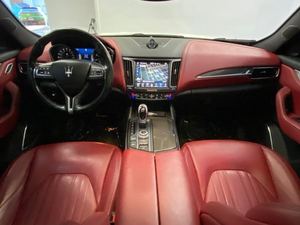 Mas-e-ra-ti Le_vante Gran_Lusso 3.0L AWD USADO de 2018 - Product Image 3