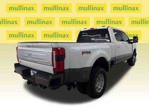 รถกระบะฟอร์ด F-350 Super Duty King Ranch 4x4 รุ่น 4 ประตู แบบมีแค็บ 8 ฟุต ล้อหลังแบบ DRW มือสองสภาพดี ขาย - Product Image 2