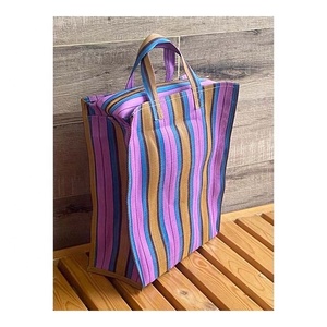 Sacs fourre-tout en nylon rayés (jaune rose) écologiques personnalisés en gros avec logo imprimé pour les voyages, la plage et le shopping - Product Image 1