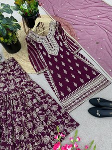 Hermoso Conjunto Kurta Sharara de Diseño Étnico Moderno Multicolor con Bordado en Georgette Sintético Hecho a Mano para Bodas y Eventos - Product Image 3