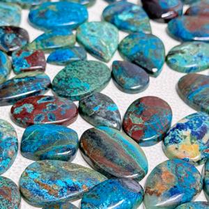 Shattuckite de qualité AAA 100% naturelle, pierres précieuses taillées en cabochon vert, polissage lisse, fabrication de colliers, certifiée par un tiers - Product Image 2