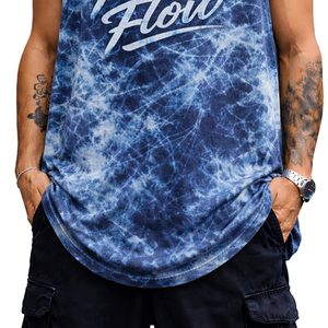 เสื้อกล้ามผู้ชายสีน้ำเงินลายมัดย้อมพร้อมตัวอักษรแบบสดใสสไตล์สตรีทแวร์สมัยใหม่สำหรับออกกำลังกาย - Product Image 4