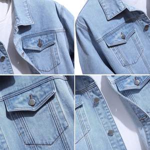 แจ็กเก็ตผ้ายีนส์สีฟ้าอ่อนมีกระเป๋าข้างลำลองสำหรับผู้ชาย - Product Image 5