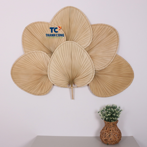 Decoración de pared de hoja de palma asequible, acento de pared natural hecho a mano para decoración del hogar de estilo minimalista y bohemio - Product Image 1