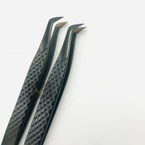 Vente en gros pince à cils professionnelle solide en acier inoxydable avec poignée diamantée Faux cils avec logo personnalisé Plasma noir pointu - Product Image 4