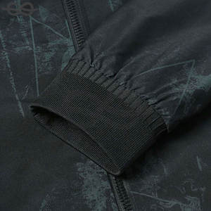 Veste imprimée à col de baseball pour hommes Manteau de bombardier de vol mince pour printemps et automne Vêtements ODM Petit quantité minimale de commande Fournisseur en gros - Product Image 5