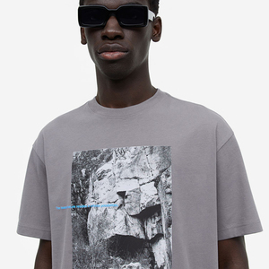 Camiseta holgada de manga corta informal de nuevo estilo con diseño de impresión de algodón 100% de alta calidad personalizada para hombres hecha con poliéster - Product Image 5