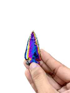 Vente en gros Meilleure Qualité Pierre Précieuse Aura Obsidienne Croissant Pointe De Flèche Titane Cristal Enduit Aura Quartz en Vente - Product Image 4