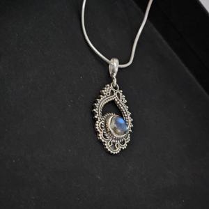 Pendentif en argent sterling 925 avec charme en labradorite cabochon, style religieux, toutes occasions pour femmes - Product Image 2