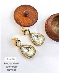 Venta al por mayor de lujo Kundan Pearl Jhumkas con chapado en oro pendientes llamativos para novias y moda festiva - Product Image 5