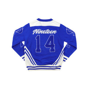 Phi Beta Sigma Suéter con cuello en V Azul real Blanco HBCU Ropa de fraternidad griega 30 Lana 70 Suéter bordado de punto de chenilla acrílica - Product Image 2